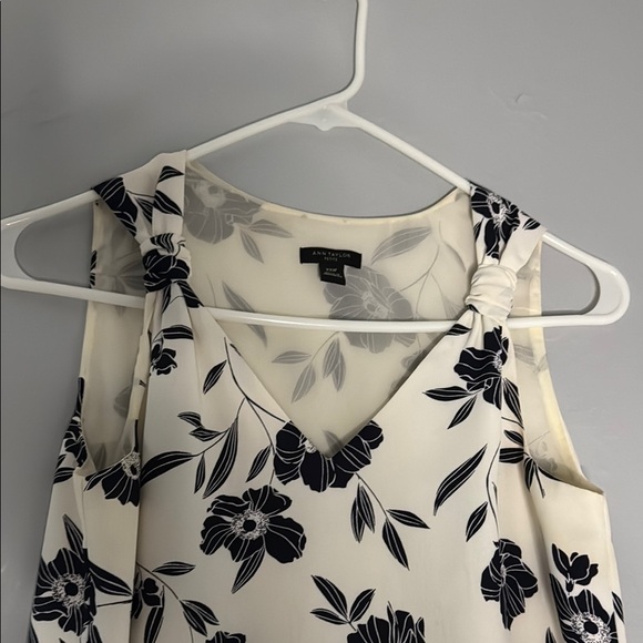 Floral Sleeveless Top - Black and White 8 - Picture 2 of 8